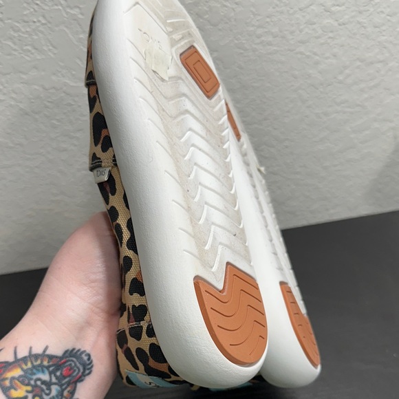 TOMS Leopard-Print Slip-On Sneakers - Picture 5 of 8